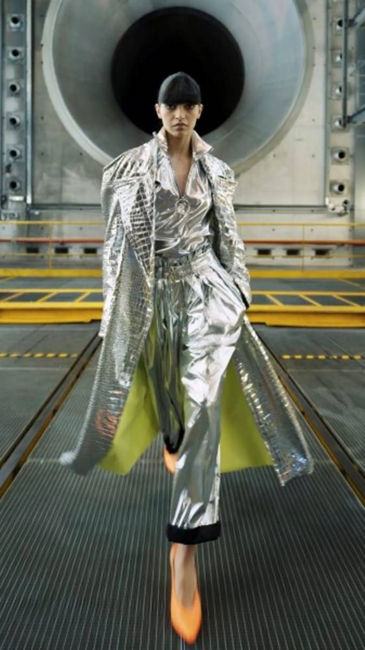 تنسيق السراويل الميتاليك من بالمان Balmain